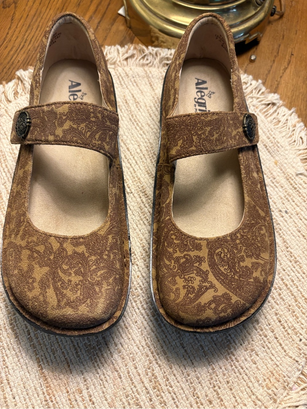New Allegra Mary Jane Women Shoes in Brown Paisley, Size 7 - 7.5 (38)